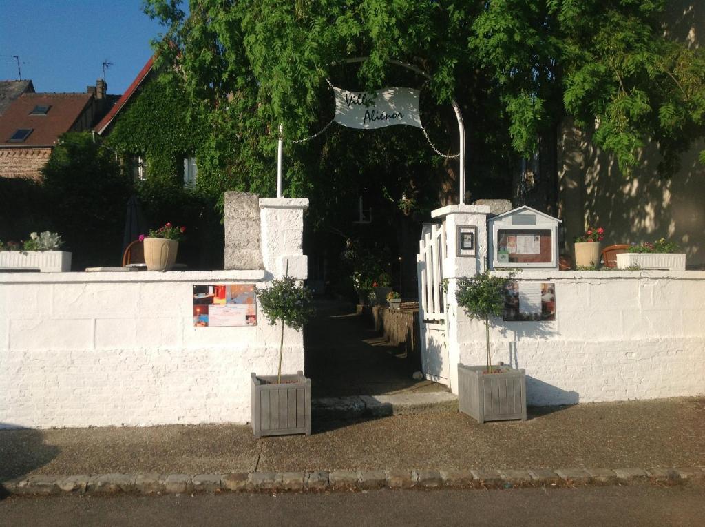 Chambres D'Hôtes La Villa Aliénor Les Andelys Esterno foto